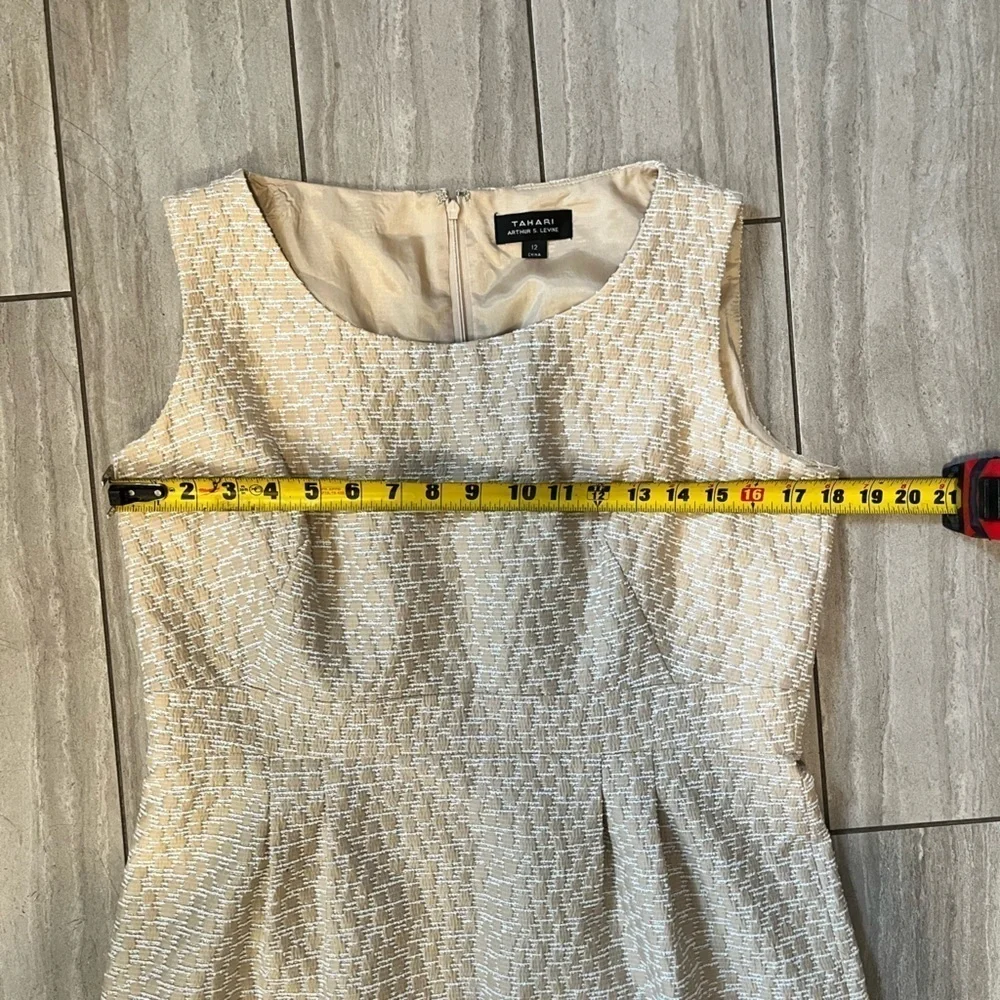 Tahari Arthur S. Levine Gold & White Dress Size 12 - Picture 7 of 9